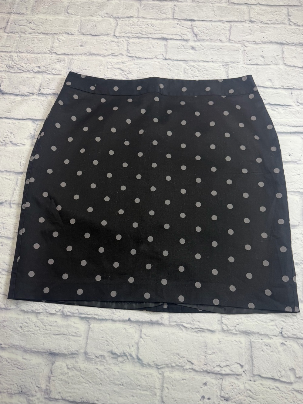 LOFT Black Mini Pencil Skirt with Light Gray Polka Dots. Size 14.